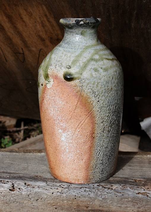 Imagen que contiene vaso, tabla, florero, hecho de madera

Descripcin generada automticamente