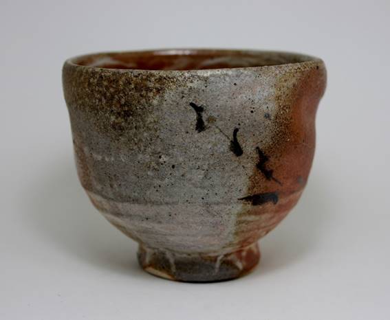 Imagen que contiene taza, tabla, loza, cermica

Descripcin generada automticamente